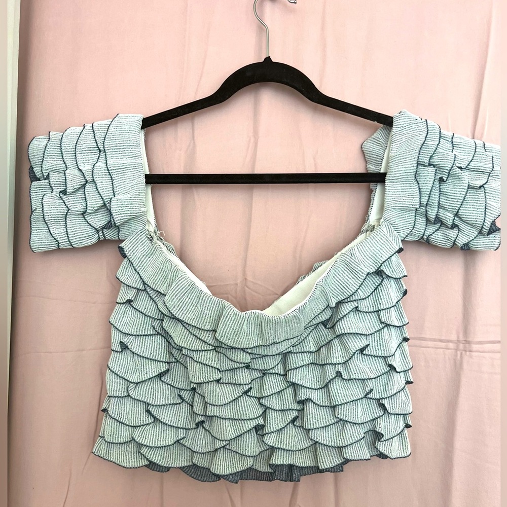 Fringe like crop top. Shoulder sleeve